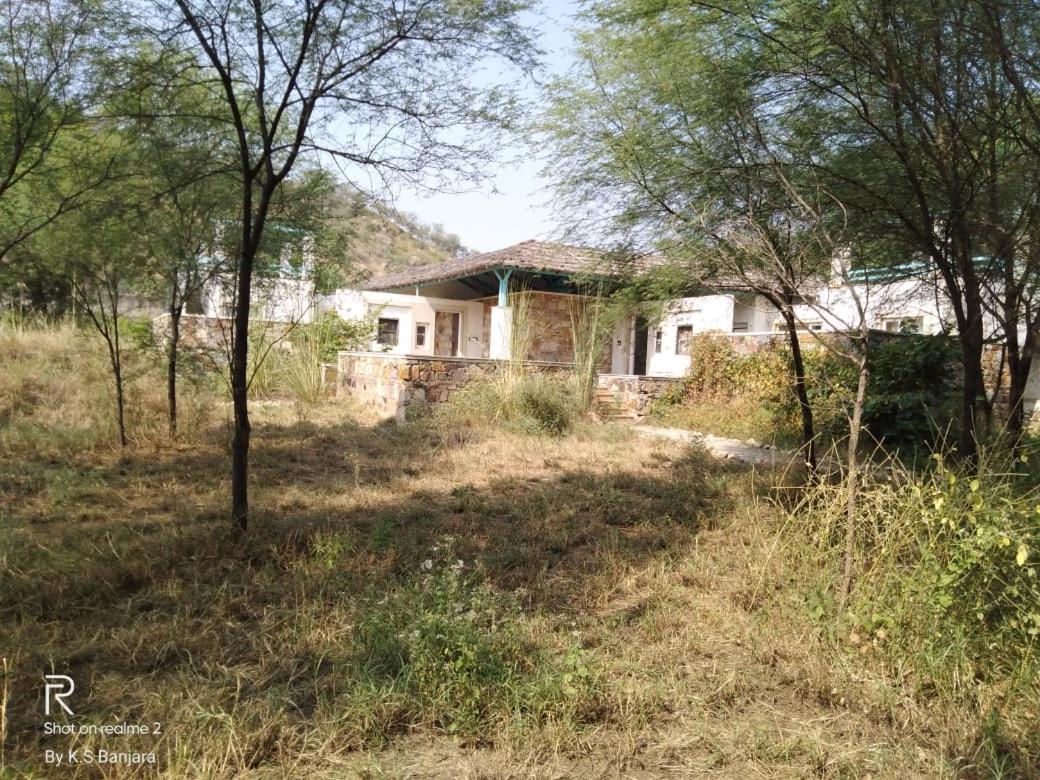 Trees N Tigers Luxury Wildlife Lodge Akbarpur  Exterior photo